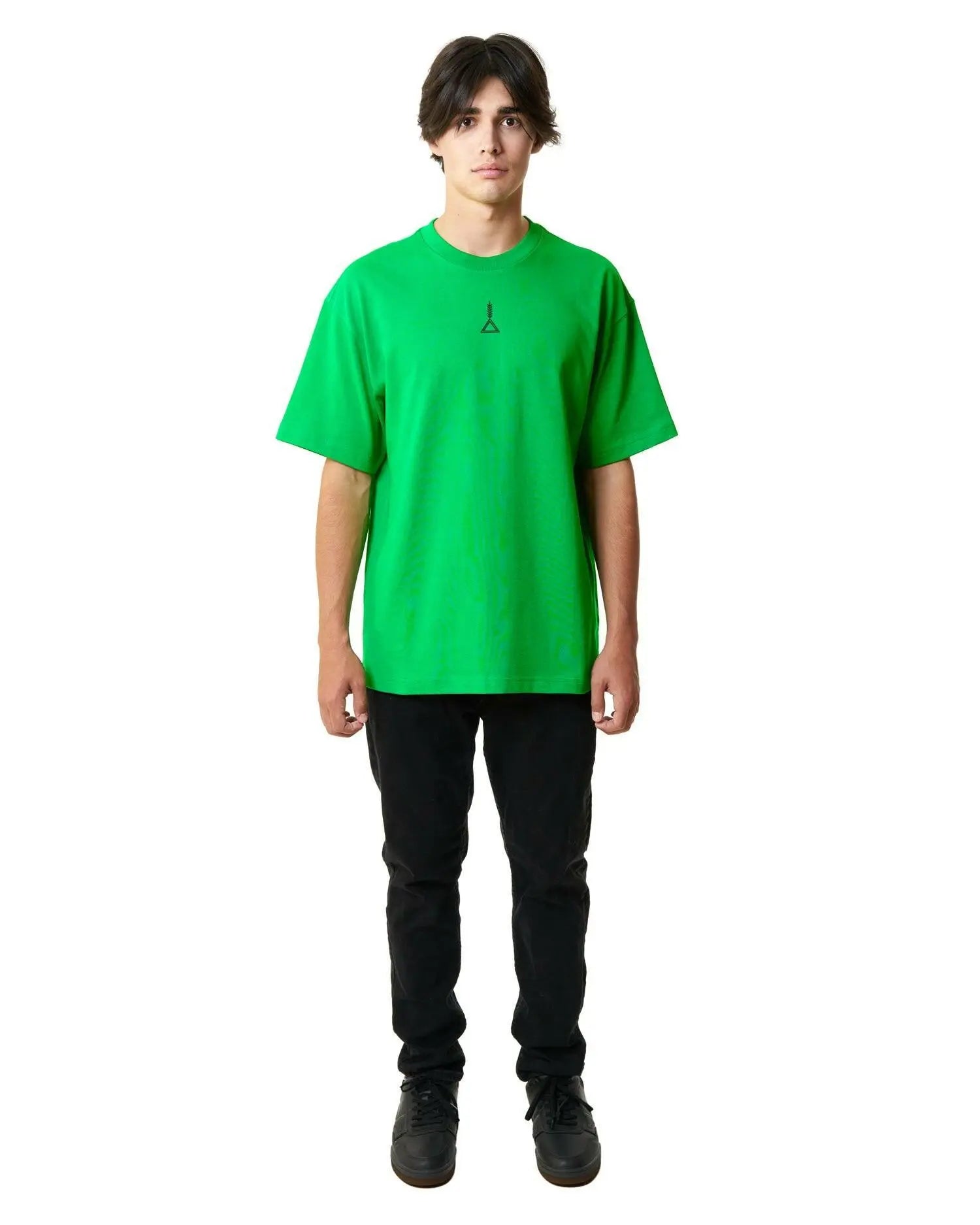 تيشيرت اوفر سايز اخضر سادة مع لوجو بسيط من الامام