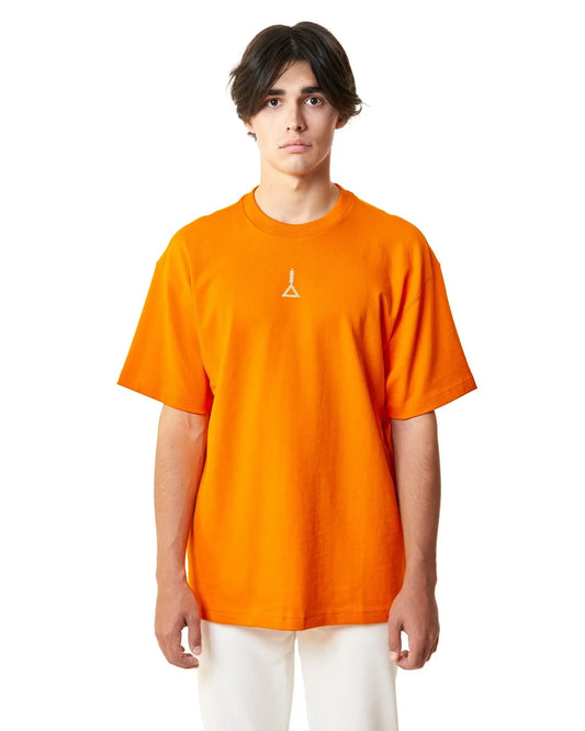تيشيرت اوفر سايز برتقالي مع لوجو بسيط من الامام