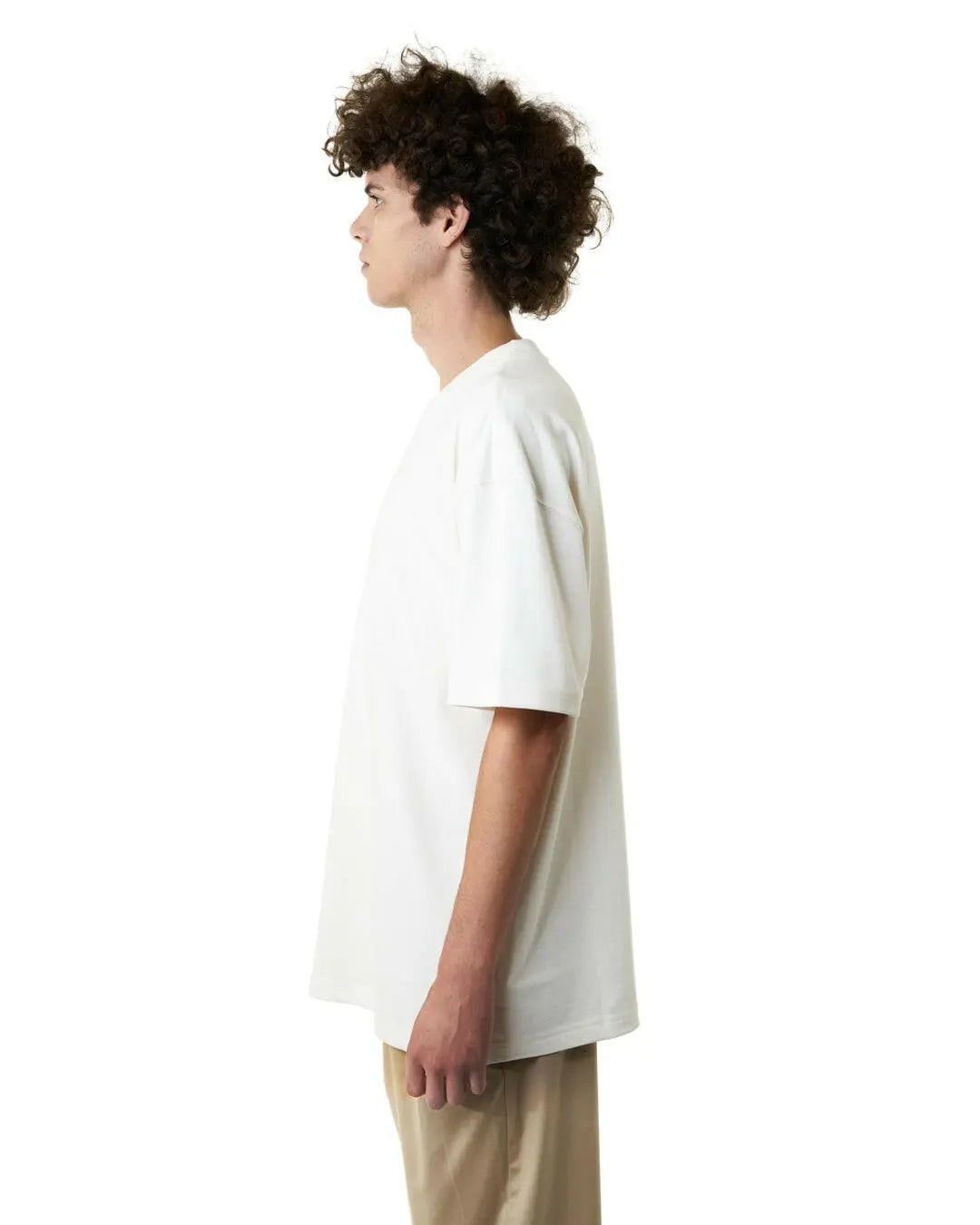 تيشيرت اوف وايت من أفضل براند ملابس سعودي