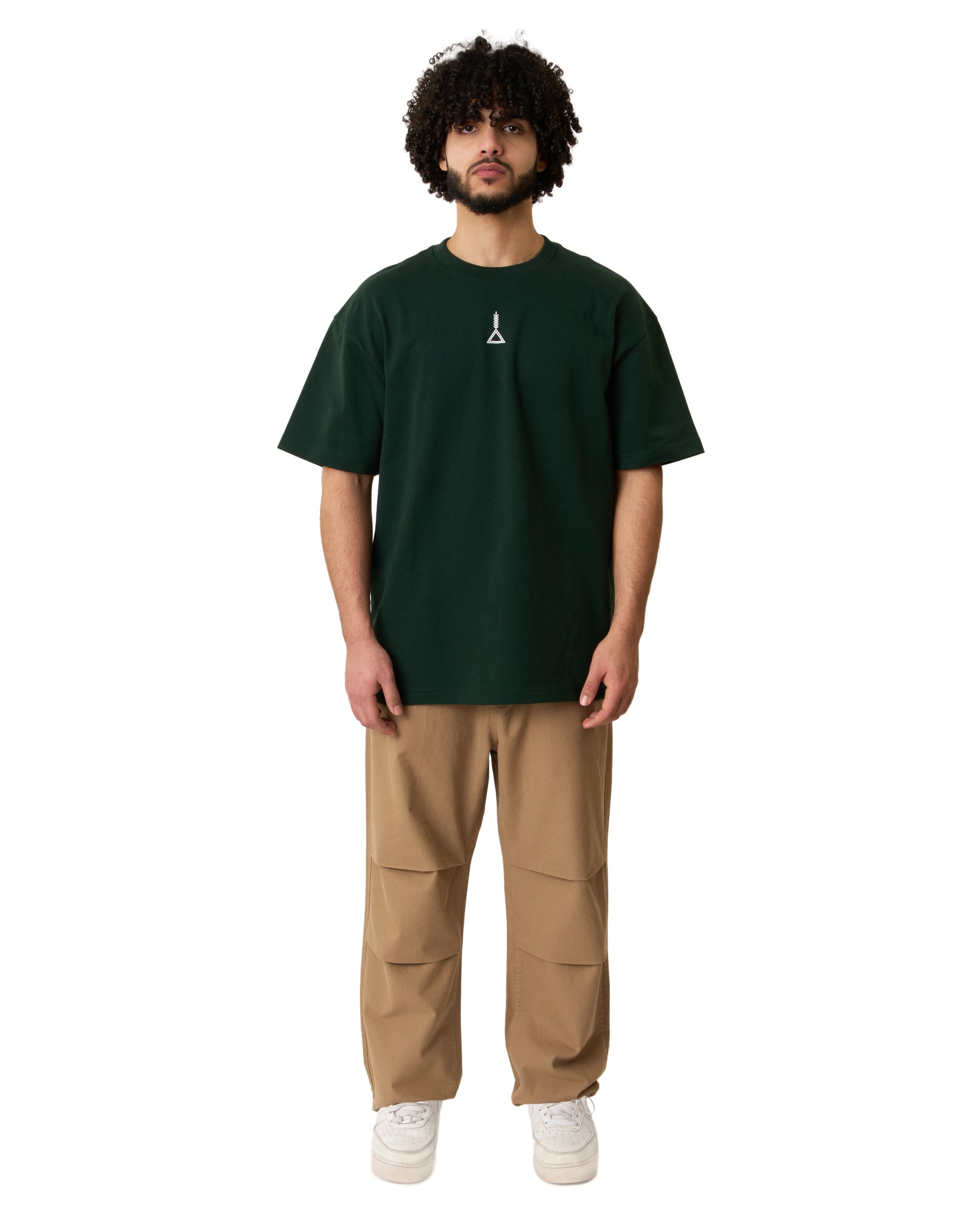 بنطلون اوفر سايز بستايل عصري ومريح لاطلالتك اليومية