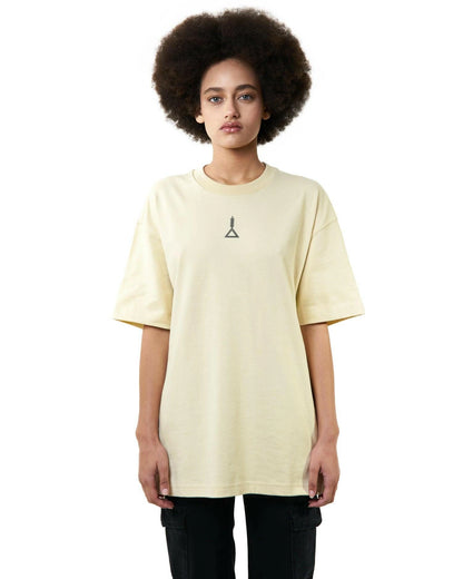 تيشيرت اوفر سايز بيج سادة مع لوجو بسيط من الامام