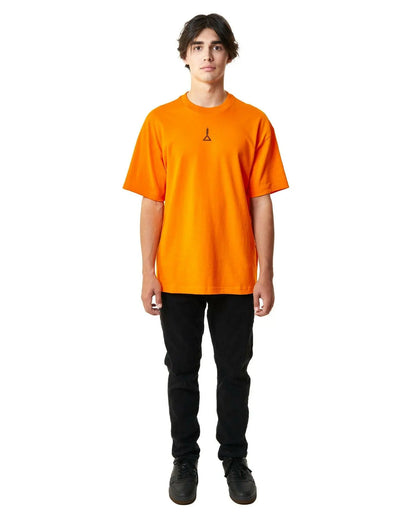 تيشيرت برتقالي ساده بلوجو بسيط من الامام