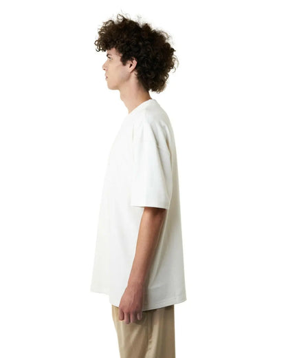 تيشيرت اوف وايت من أفضل براند ملابس سعودي