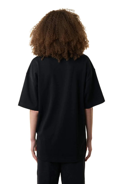 تيشيرت اوفر سايز اسود سادة مع لوجو بسيط علي الصدر