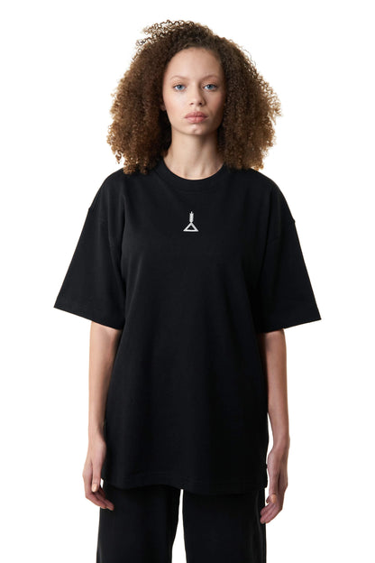 أفضل براند ملابس سعودي يقدم تيشيرت اوفر سايز اسود